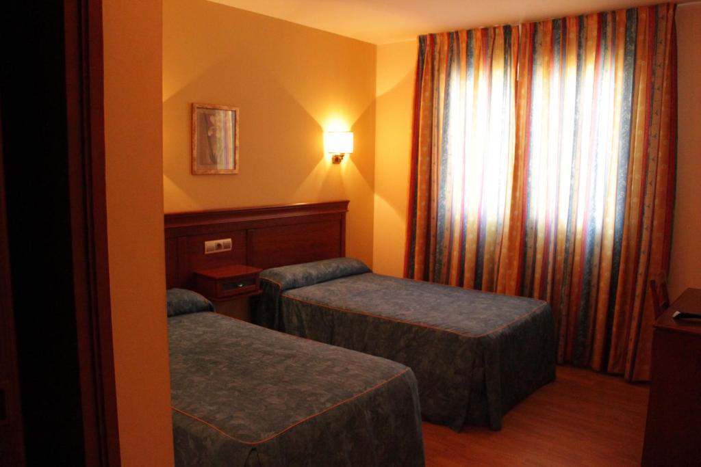 Hostal Tio Pepe II Bembibre  Buitenkant foto