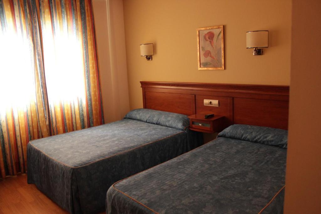 Hostal Tio Pepe II Bembibre  Buitenkant foto