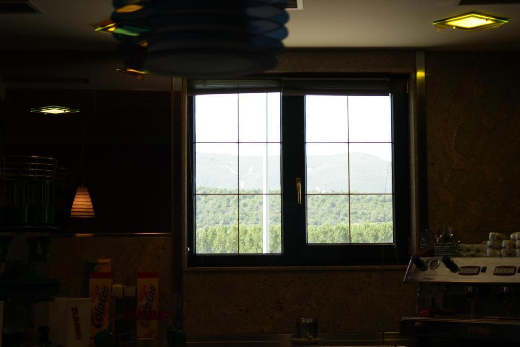 Hostal Tio Pepe II Bembibre  Buitenkant foto