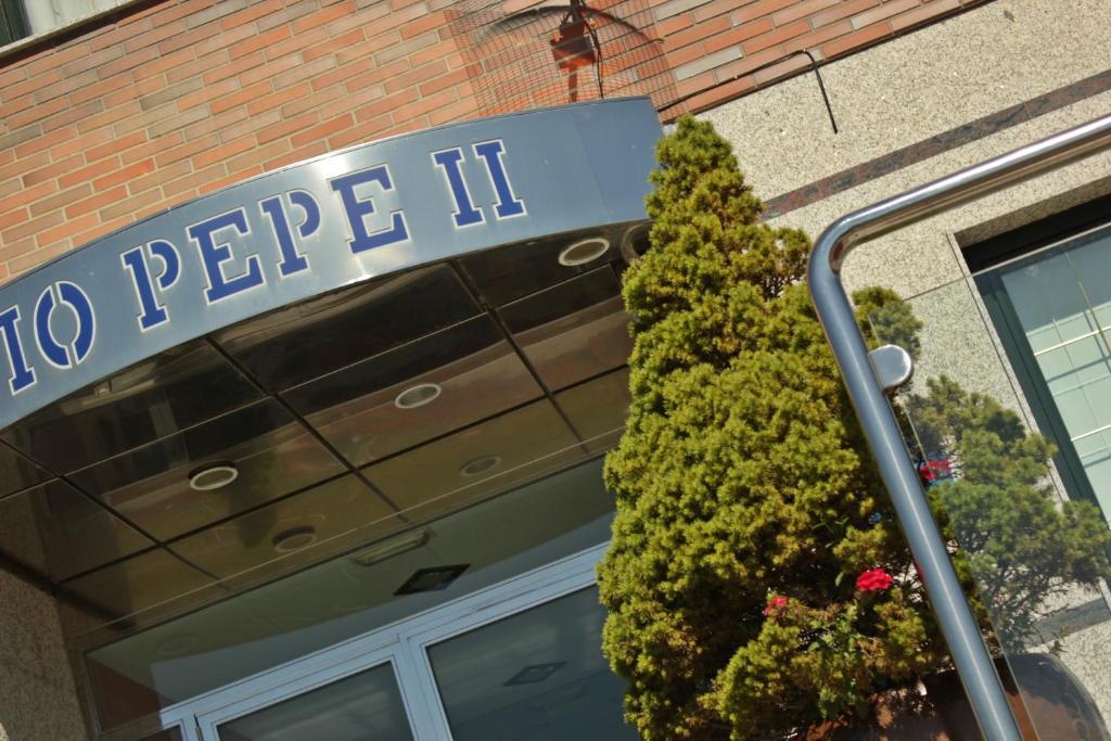 Hostal Tio Pepe II Bembibre  Buitenkant foto