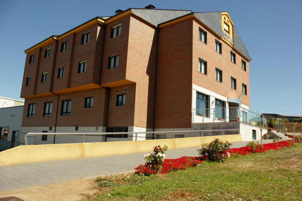 Hostal Tio Pepe II Bembibre  Buitenkant foto